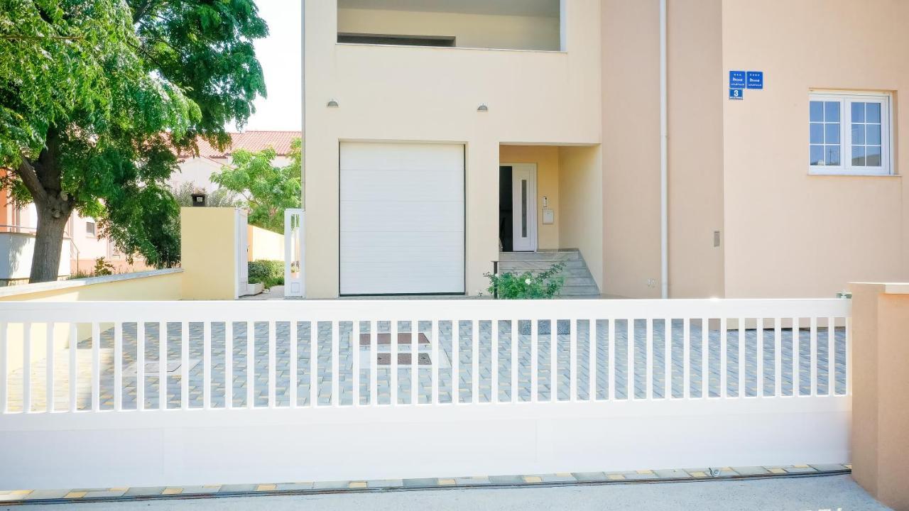 Apartments Sandrina วรซี ภายนอก รูปภาพ