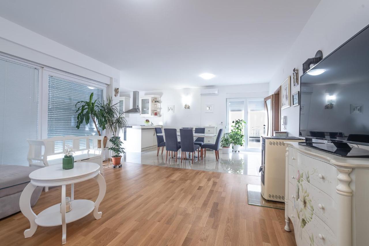 Apartments Sandrina วรซี ภายนอก รูปภาพ