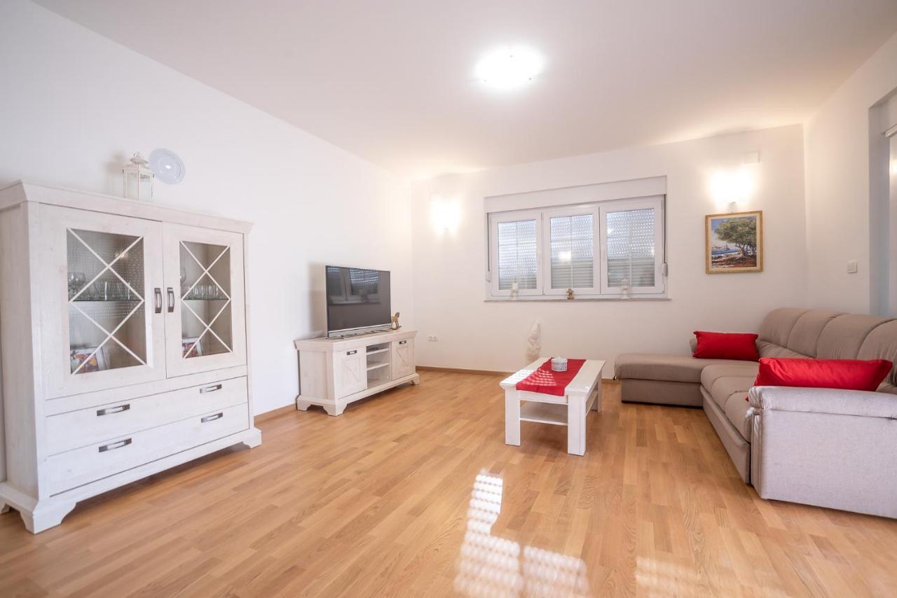 Apartments Sandrina วรซี ภายนอก รูปภาพ