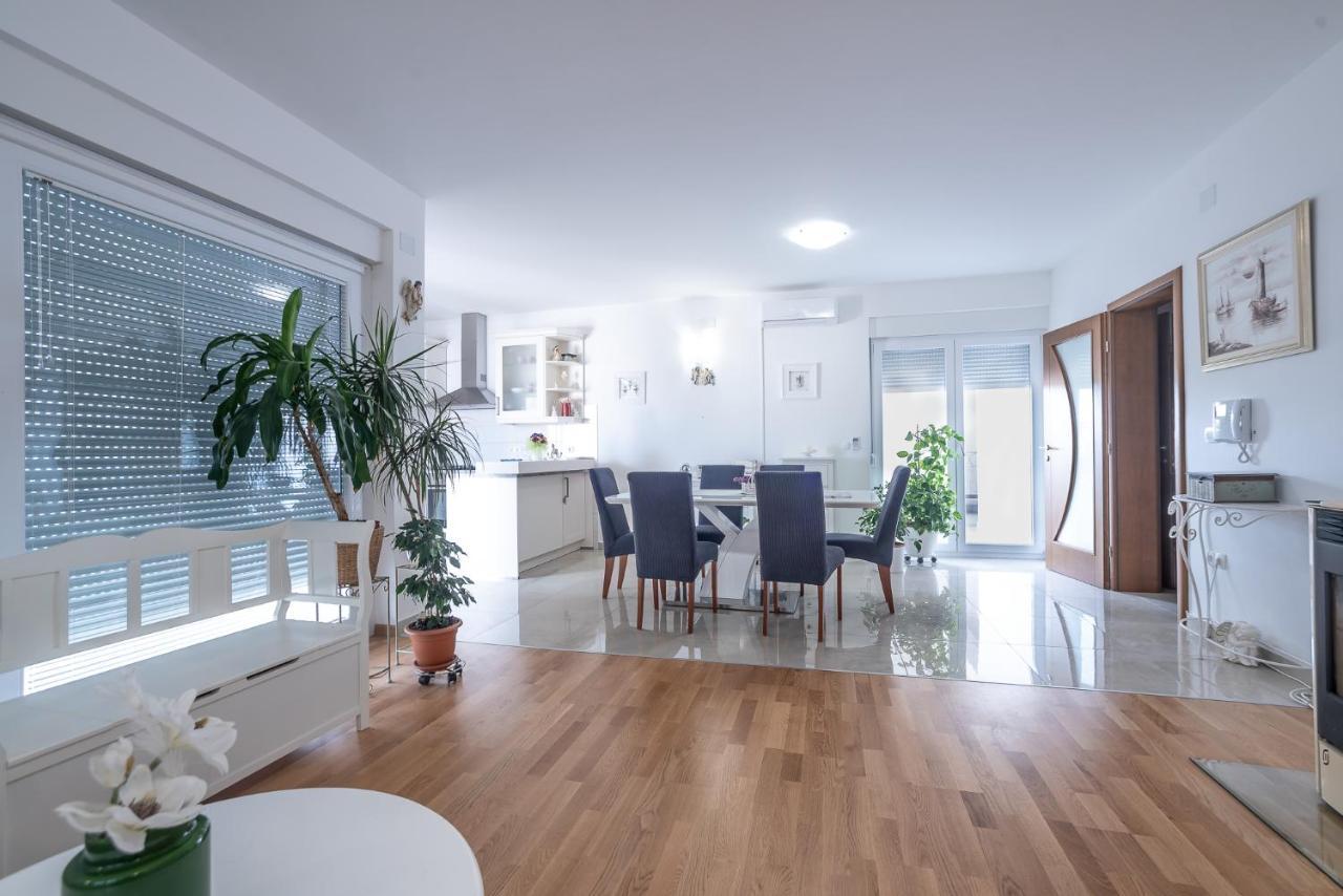 Apartments Sandrina วรซี ภายนอก รูปภาพ