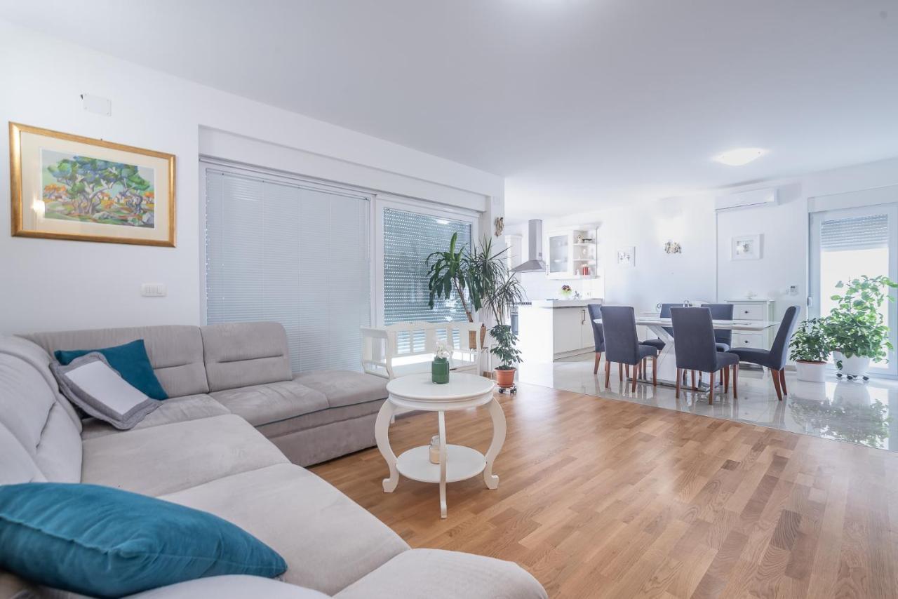 Apartments Sandrina วรซี ภายนอก รูปภาพ