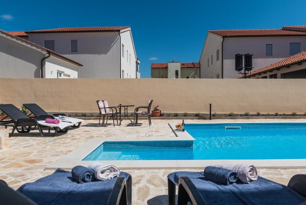 Apartments Sandrina วรซี ภายนอก รูปภาพ
