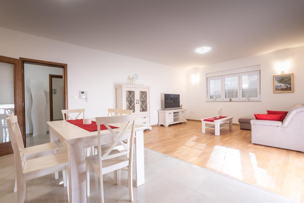 Apartments Sandrina วรซี ภายนอก รูปภาพ