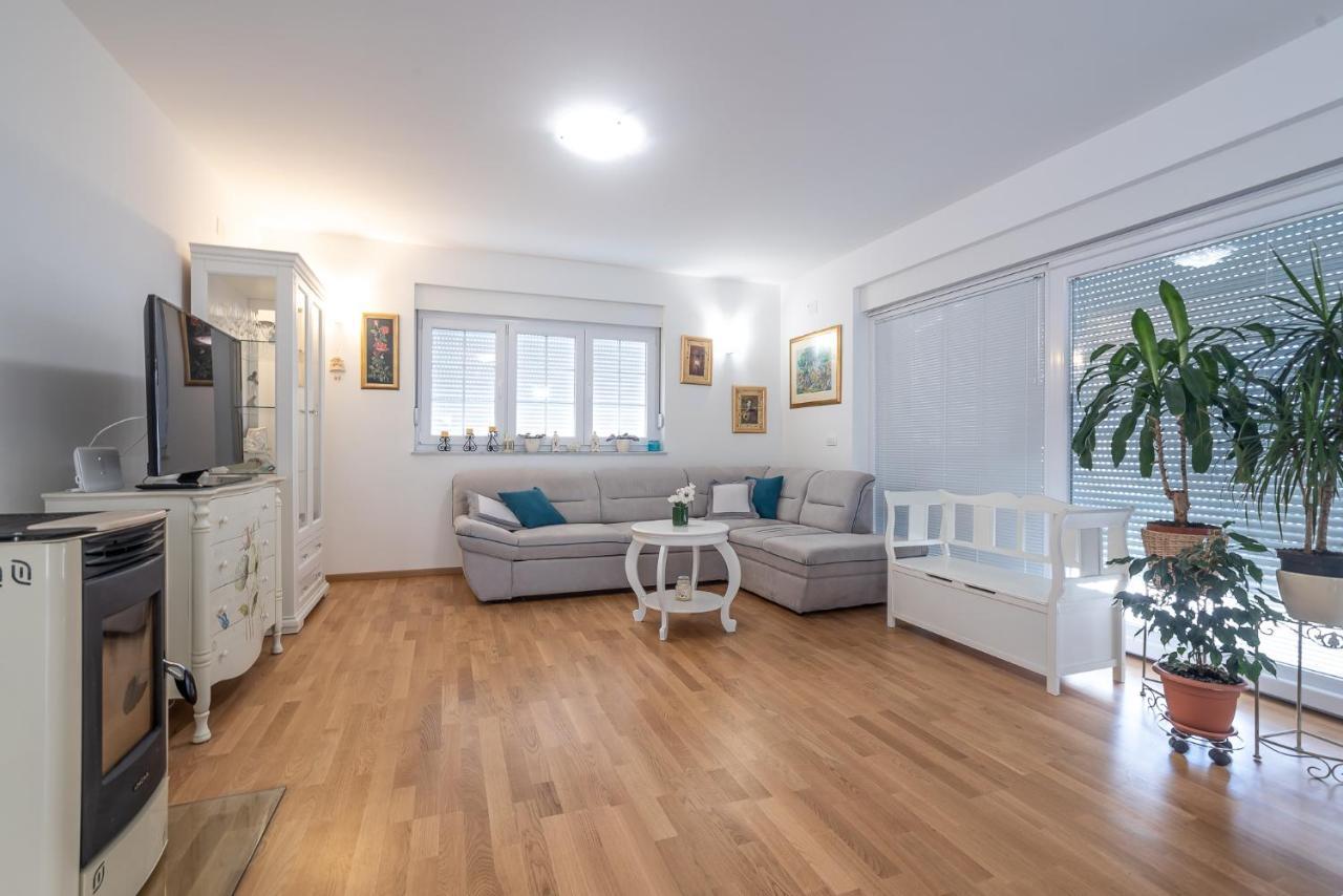 Apartments Sandrina วรซี ภายนอก รูปภาพ