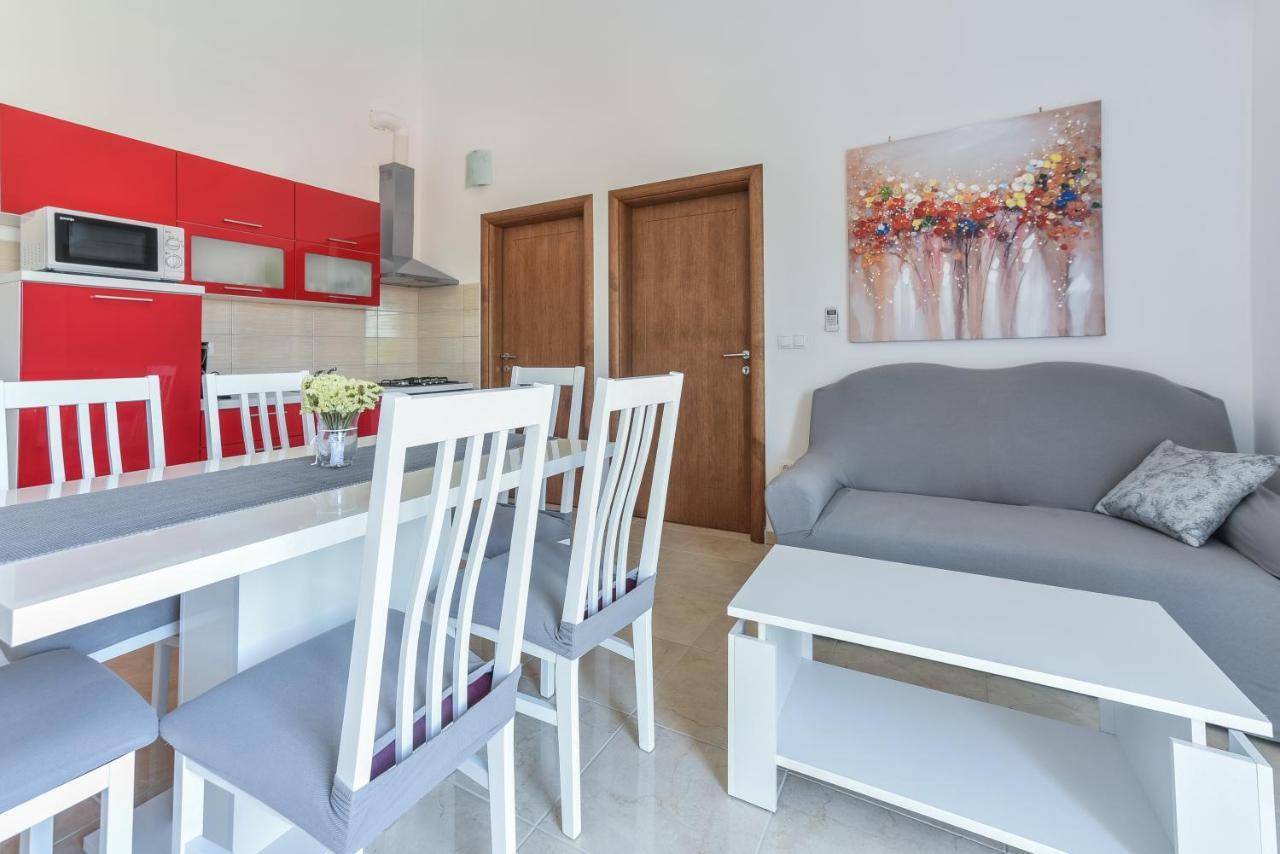 Apartments Sandrina วรซี ภายนอก รูปภาพ