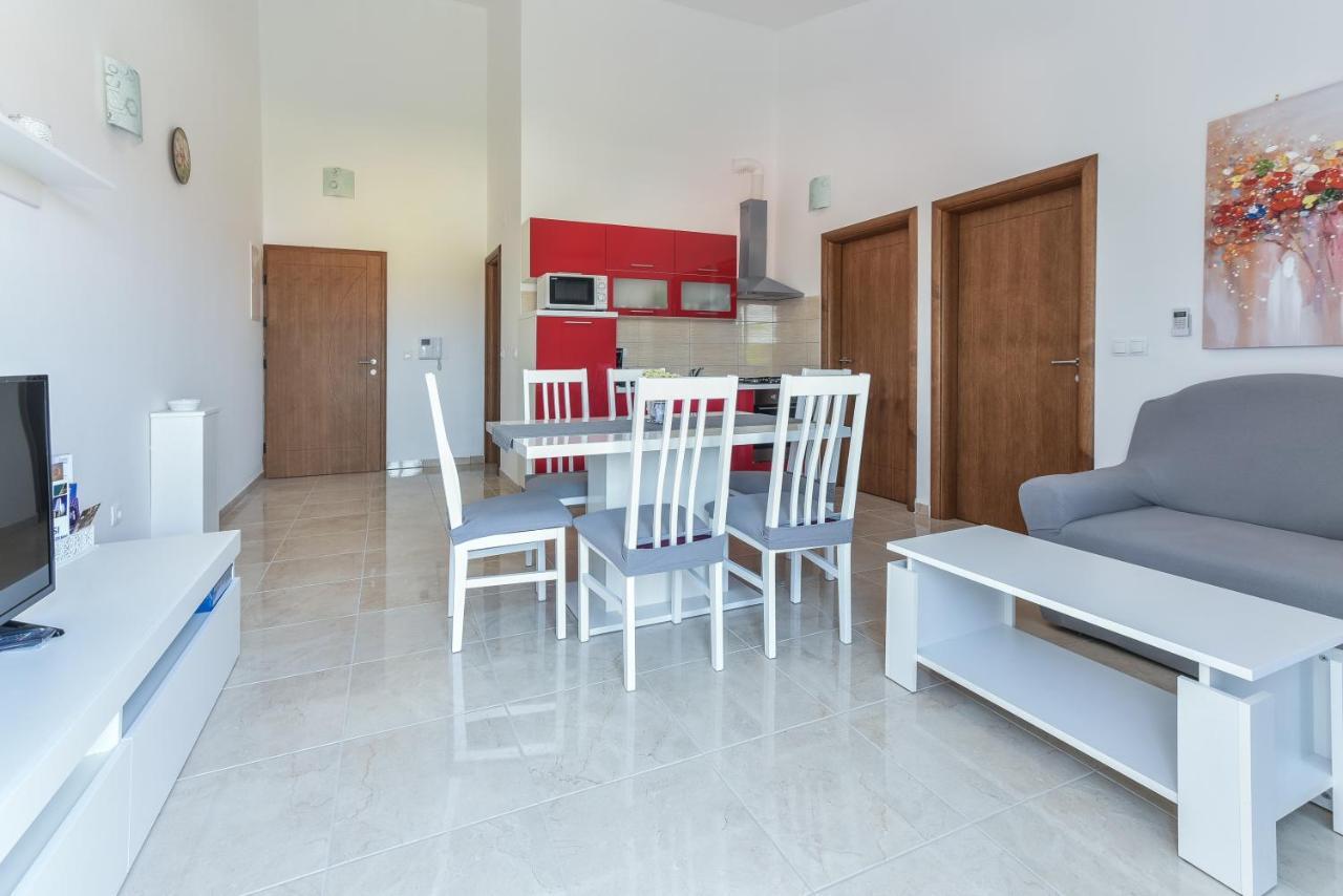 Apartments Sandrina วรซี ภายนอก รูปภาพ