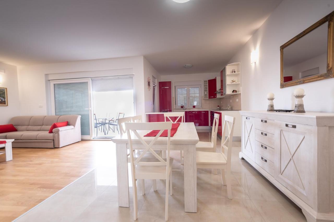 Apartments Sandrina วรซี ภายนอก รูปภาพ
