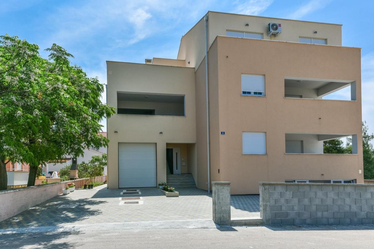 Apartments Sandrina วรซี ภายนอก รูปภาพ